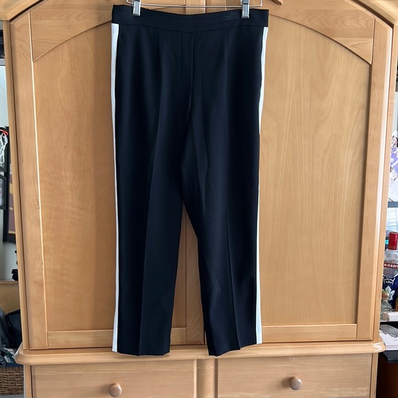 Woman’s Aritzia/Babaton black crepe pull on  pants.  Size 8. - Picture 1 of 6